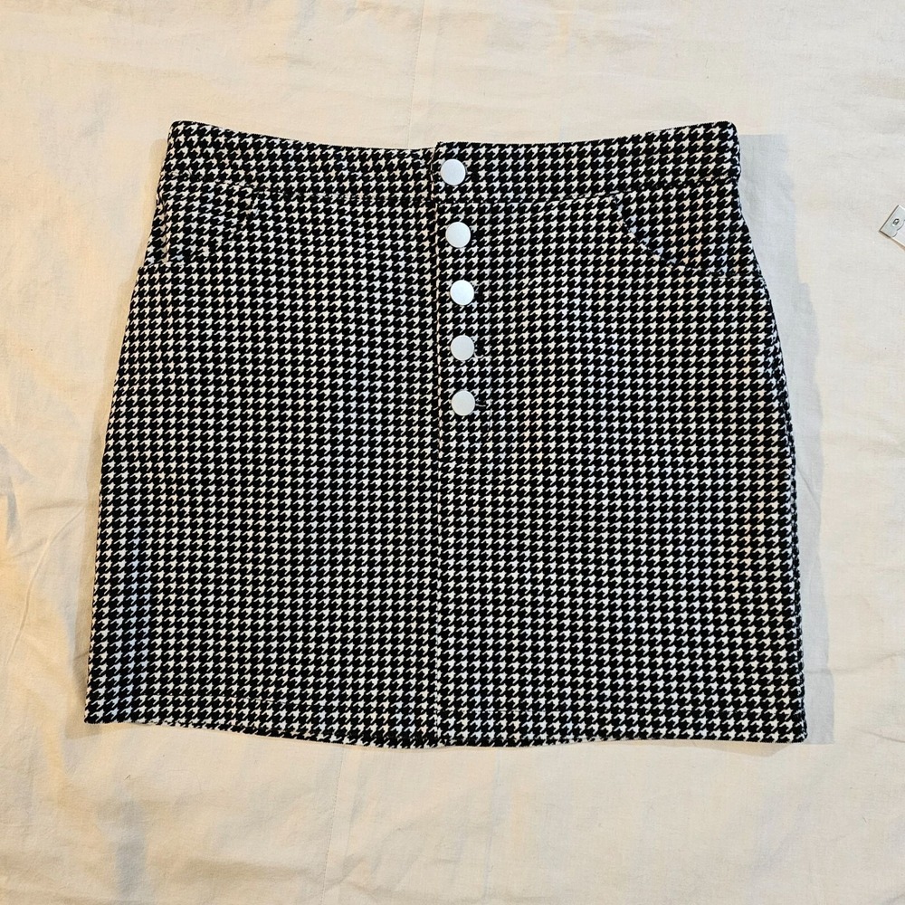 Forever 21 Black & White Houndstooth Button-Front Skirt  Size‎ M  Short